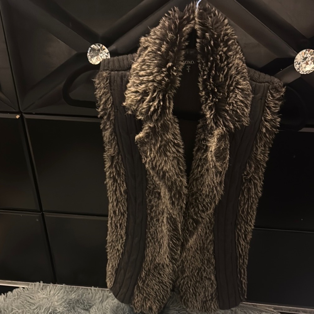XOXO Brown and Gray Cozy Vest with Fluffy Texture - Picture 10 of 10